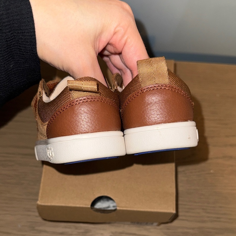 UGG Toddler Boy Tan and Brown Sneakers Size 9 - Picture 5 of 7